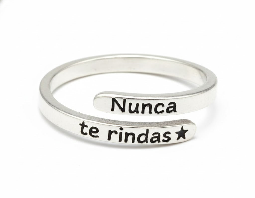 ANILLO "NUNCA TE RINDAS"