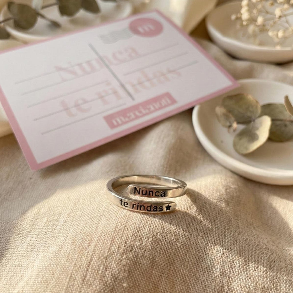 ANILLO "NUNCA TE RINDAS"