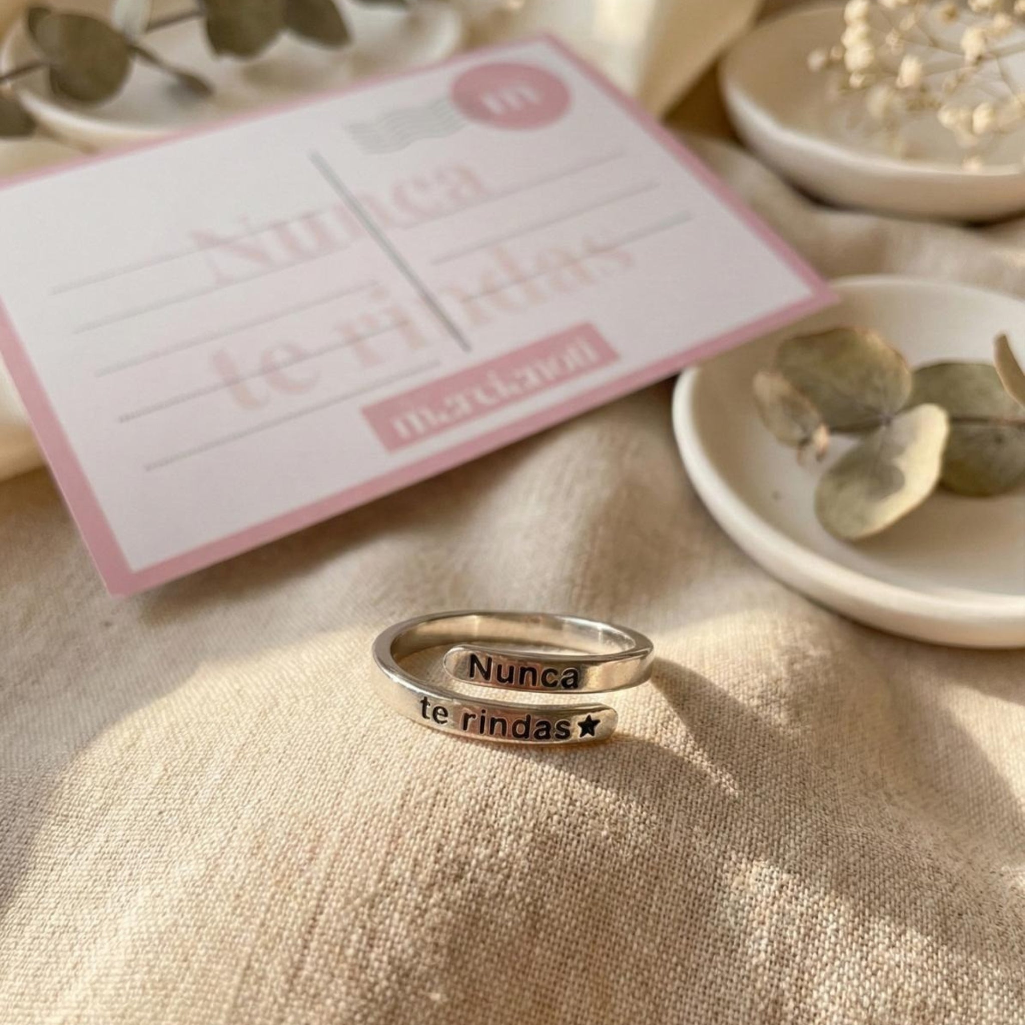 ANILLO "NUNCA TE RINDAS"